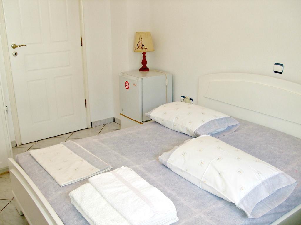 Kristallia Rooms Монастираки Стая снимка